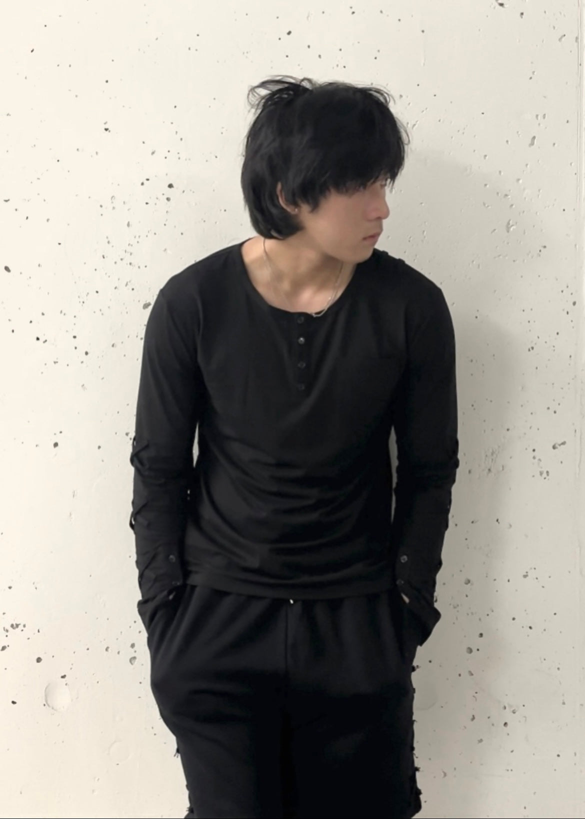 'SYMBIOTE' HENLEY LONGSLEEVE (NOIR)