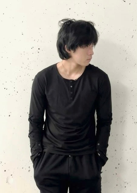 'Symbiote' Henley Longsleeve (Noir)