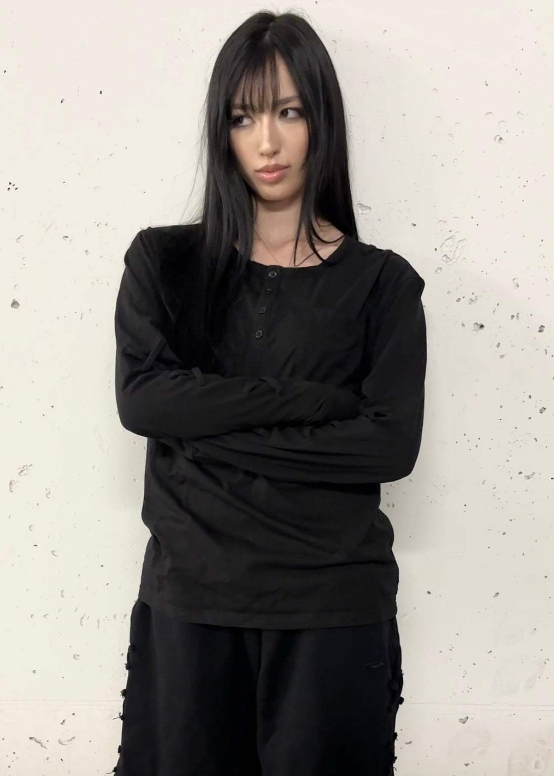 'SYMBIOTE' HENLEY LONGSLEEVE (NOIR)